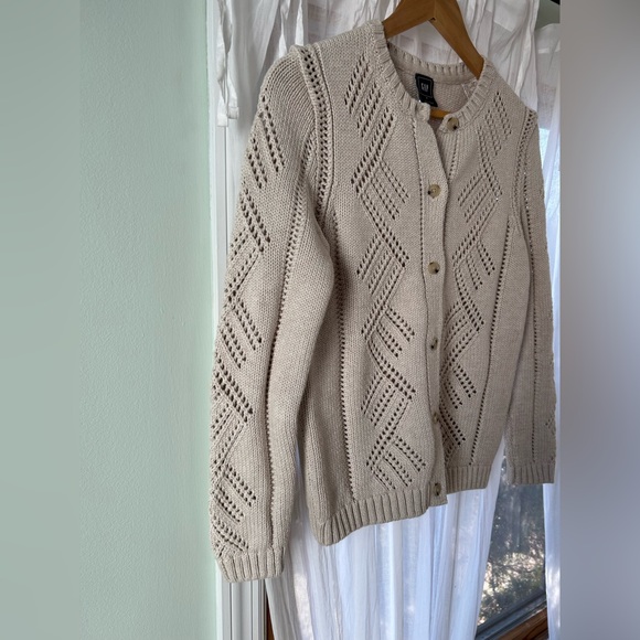 GAP - Picture 3 of 5